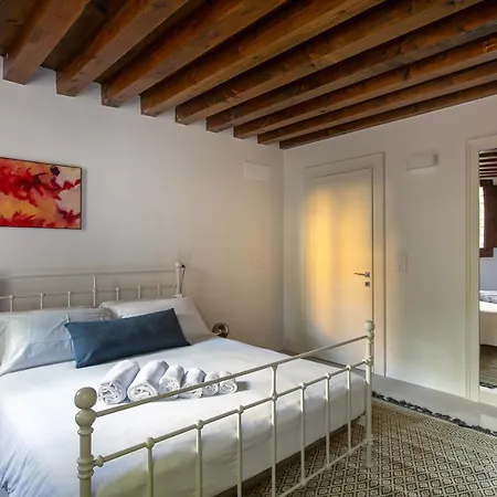 Palazzo Venere Apartments Venice Exterior photo
