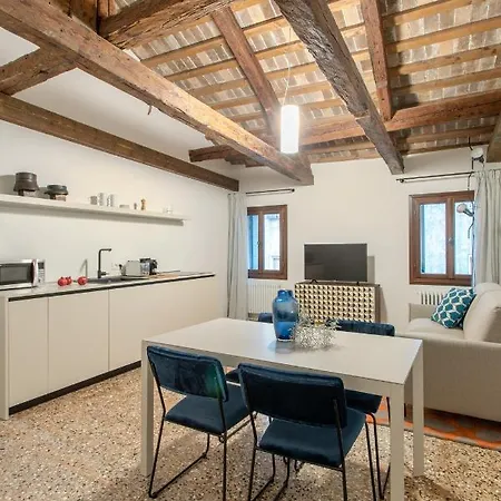Palazzo Venere Apartments Venice Exterior photo
