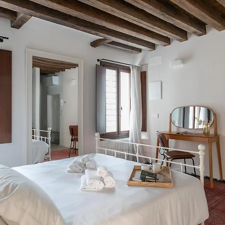 Palazzo Venere Apartments Venice Exterior photo